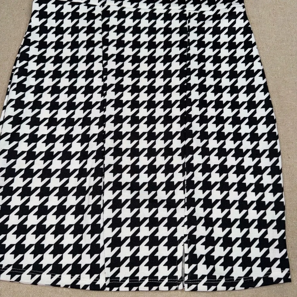 Between Girls Dress Size 12 Black White Houndstooth Sleeveless Shift Short